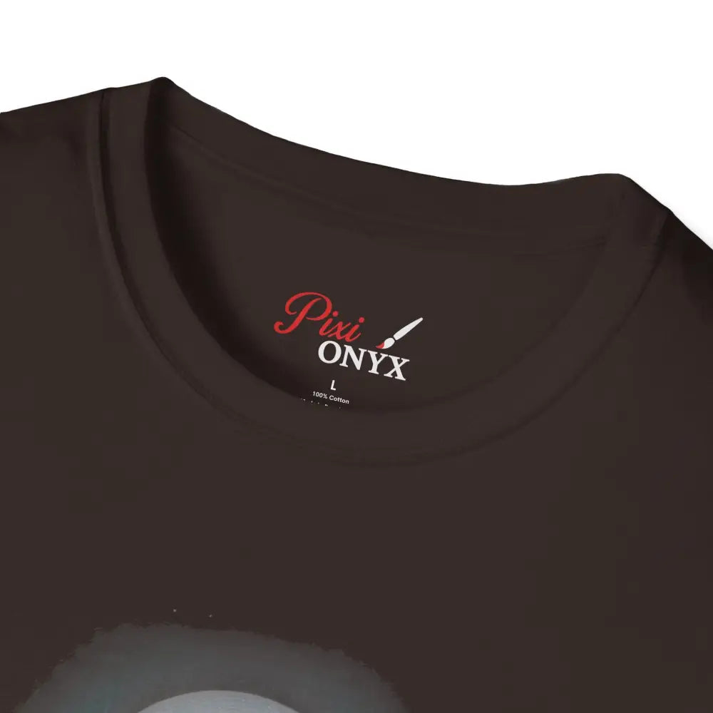 Brown short-sleeved T-shirt with Pixi ONYX label, ribbed knit collar, shoulder tape, eco-friendly design