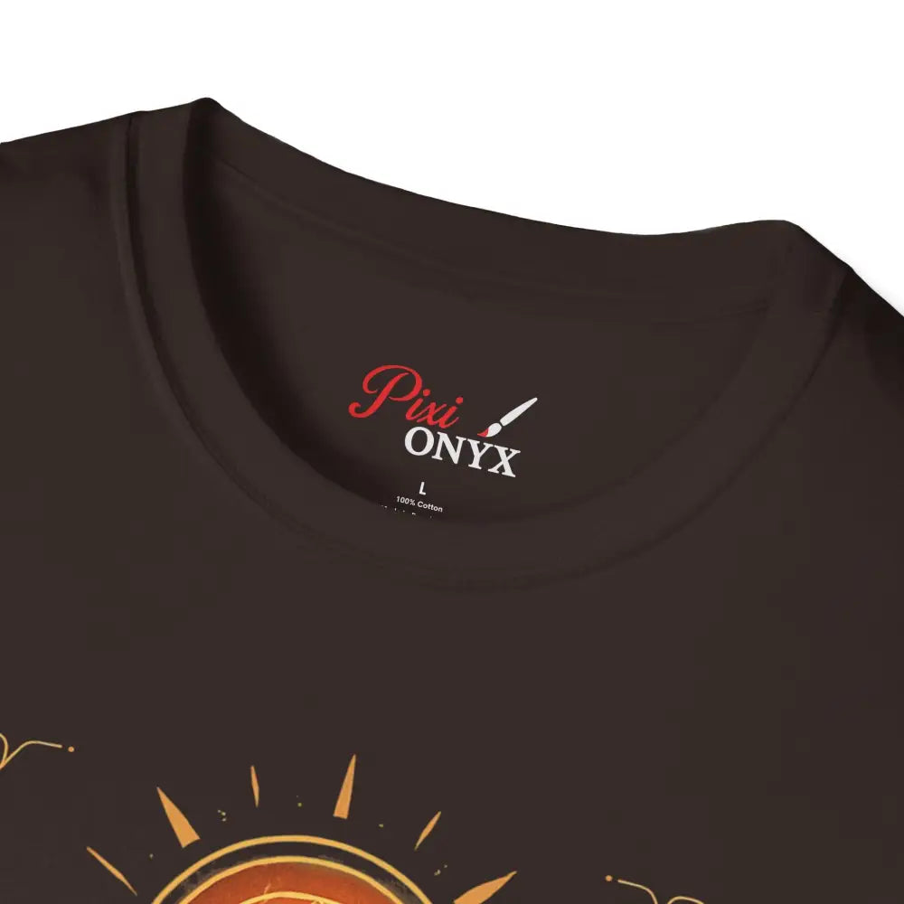 Dark brown short-sleeved cotton T-shirt with pyramid graphic for casual summer wear